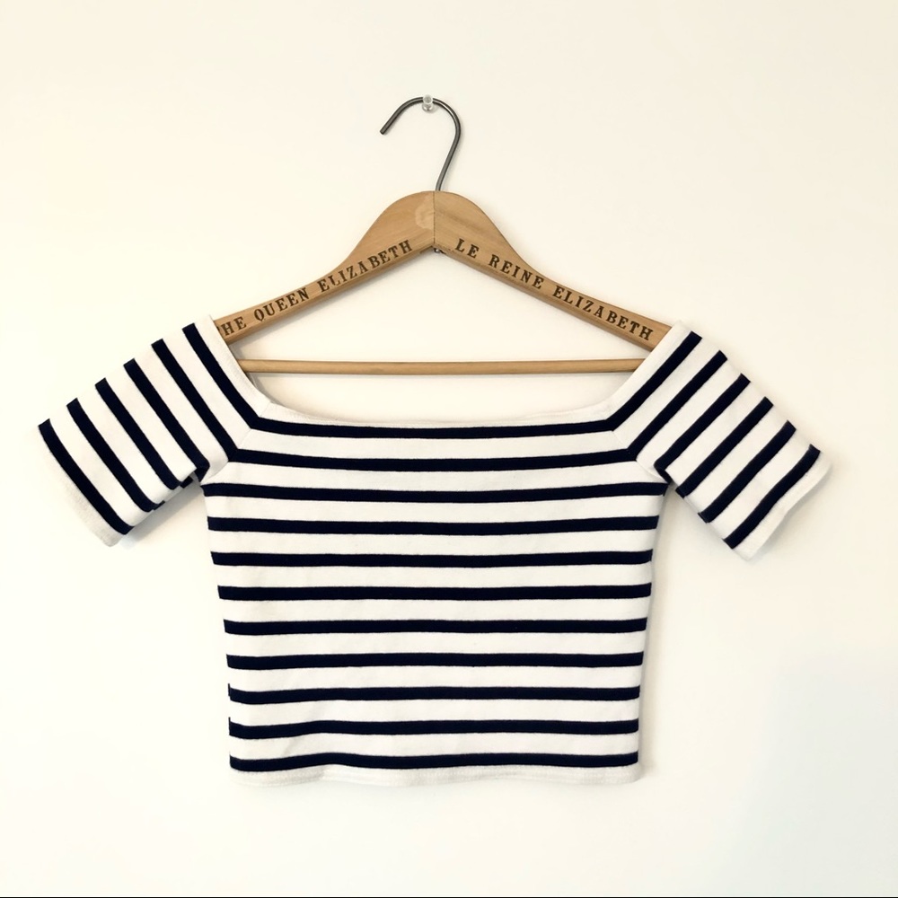 SOLD - Aritzia Wilfred Free Off Shoulder Croptop